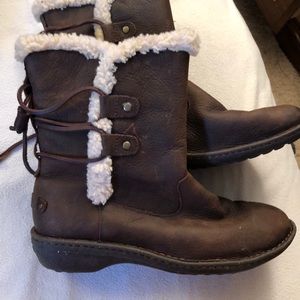 Ugg Akadia leather boots side lace-up